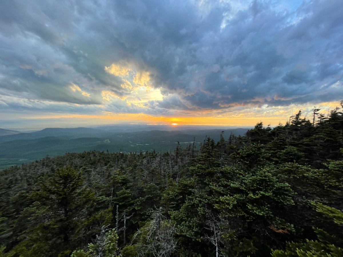 PlayBrigade's tweet photo. Jeremy is still trekking along! Physically he is great, but mental fatigue has set in. The shoe rip has worsened and is causing blisters, but he has rigged it up with a rope contraption to keep him going. He has finished off around 180 miles. #fkt #vtlongtrail #theplaybrigade https://t.co/FLmv9BvYny