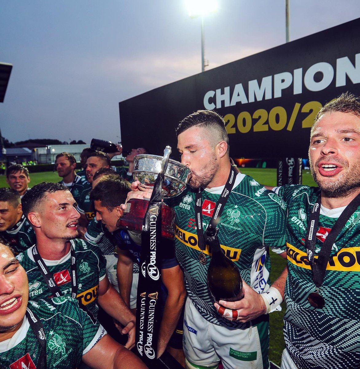 slnegri04's tweet photo. ๐What a Feeling ๐ Rainbow Cup Champions ๐ฅ๐Thank you for all the messages and support๐๐ผForza Leoni ๐ฆ #BenettonRugby #Leoni #Grateful #Blessed #MakingMemories #JDTJD
@BenettonRugby @PRO14Official https://t.co/M1yqKAxWzL