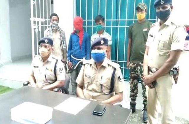 punjabkesari's tweet photo. गया पुलिस के हाथ लगी बड़ी कामयाबी, रंगदारी और हत्या के मामले में 2 कुख्यात अपराधी गिरफ्तार
https://t.co/3QB8165L4X
#biharnews #gayanews #gayapolice #extortion #murder #2notoriouscriminalsarrested #biharlatestnews #biharhindinews #biharc https://t.co/EdRNlkmH03