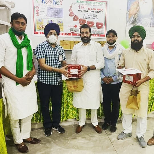 Navjotsaini09's tweet photo. ਪਿਛਲੇ ਦਿਨੀਂ ਨਿਸਚੇ ਆਰਗੇਨਾਈਜੇਸ਼ਨ ਵਲੋਂ ਲਗਾਏ ਖੁਣ ਦਾਨ ਕੈਂਪ ਵਿੱਚ ਸ਼ਿਰਕਤ ਕੀਤੀ ਜਿਸ ਮੌਕੇ ਤੇ ਪਾਰਟੀ ਦੇ ਮੈਂਬਰਾਂ ਨੇ ਖੁਣ ਦਾਨ ਕਿੱਤਾ। @ArvindKejriwal @AAPPunjab @BhagwantMann @JarnailSinghAAP @garrybirring @ChadhaGagan85 https://t.co/ZBTvpMfrKR