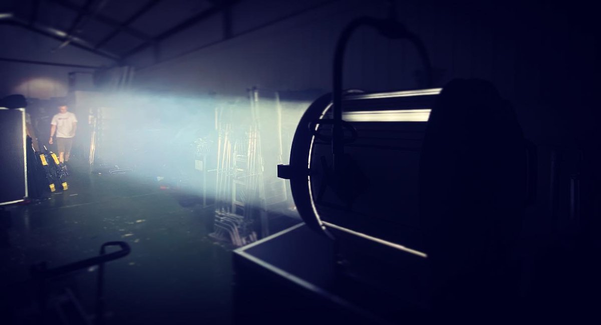 ⚡️💥COMING SOON ⚡️💥

NEW #PowerBeam from F#ilmgear. 

Giving you a brilliant beam of directional  light, this powerful fixture is available in #Daylight 2.5/4K, 12k &amp; #Tungsten 10/12k, 20/24k

Contact us for a demo and info

📷 @glofilmlighting

#filmlights #setlighting