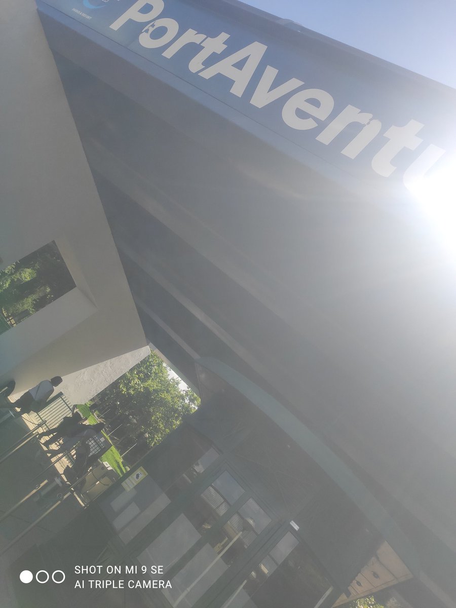 Vamos en bici a <a href="/Portaventura_ES/">PortAventura World</a> pq viajamos en #autocaravana y procuramos cuidar el entorno y resulta que no hay manera de aparcar las bicis por ningún lado. Es muy fuerte q la única manera sea consigna de pago 😠😠😠