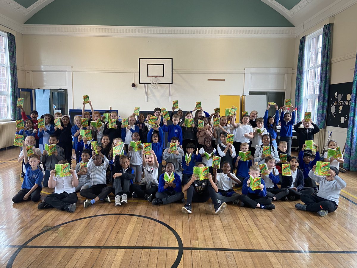 Thank you so much @MarcusRashford @magic_breakfast and @MacmillanKidsUK for our books! The children of Whitemoor in Nottingham are so excited to read all about the dinosaur! A really special gift for us all as we love to read! #MarcusRashfordBookClub @Whitemoorschool