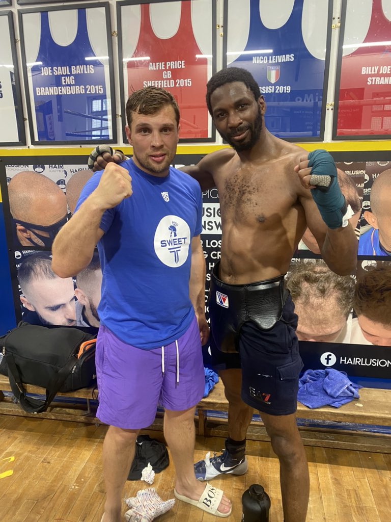 tommysweet_t's tweet photo. Great to get some good rounds in today with @TeamDGhost at the Hq @Hodbox. 
Tonsilitis creeping up on me so good to get the work in 🥊 
#InHodWeTrust #SweetT #RomanArmy https://t.co/wJIK9v4jWU
