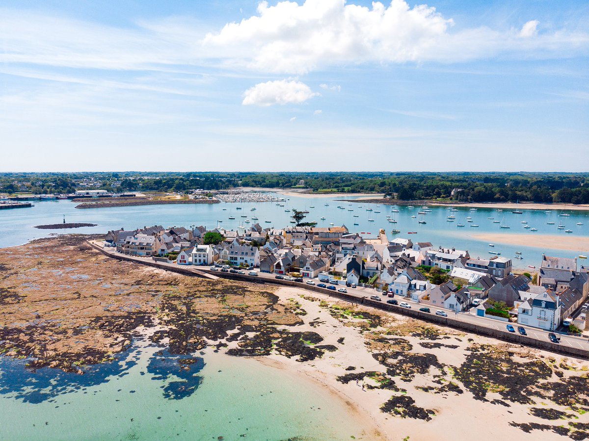Defigena's tweet photo. C'est le début de l'été ! ☀️
Alors, on s'est dit qu'on voulait vous partager un petit bout de notre jolie presqu'île finistérienne sous le soleil 😜
(En espérant que ça vous donne envie de revenir l'année prochaine ! 😄) #Bretagne #MagnifiqueBretagne #Defigena #Defigena2021 https://t.co/7z9Ii3Ffab