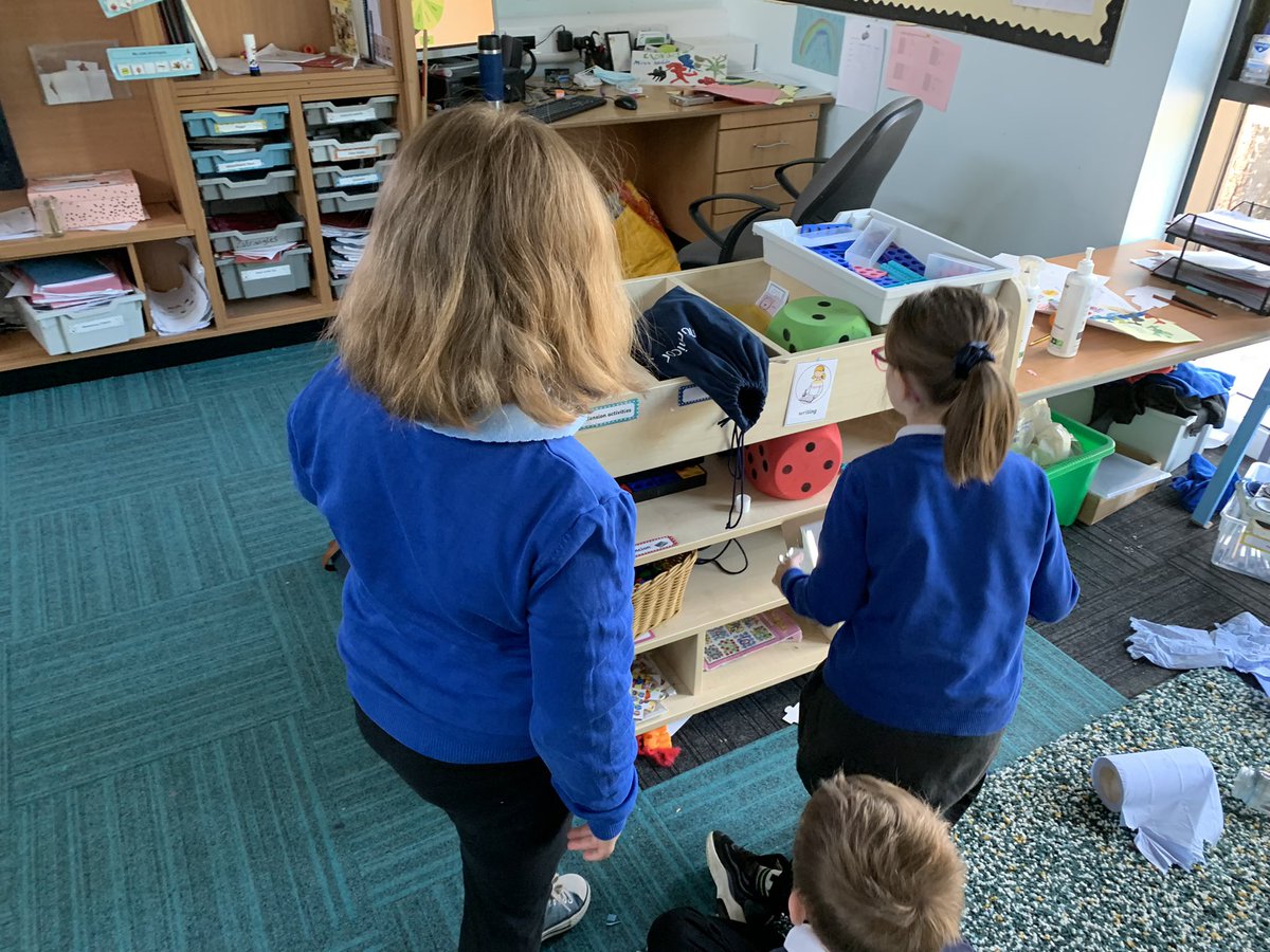 SidlawViewPS's tweet photo. #svp2 enjoyed their verb hunt this morning! @dundeeliteracy https://t.co/nVwoYEeptA