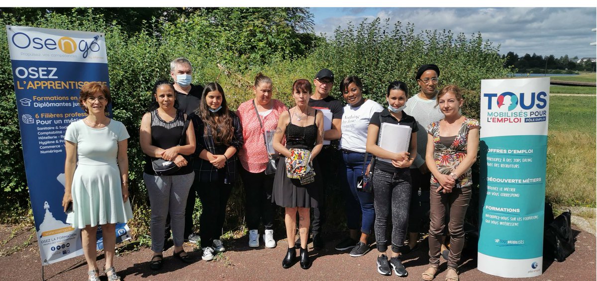 10 stagiaires viennent de terminer la formation « Redynamisation des serveurs en restauration »  #osengo 
Ils enchaînent ce jour par la prestation #vsi afin de mieux comprendre les savoirs etre attendus des entreprises du secteur de la restauration. @poleemploi_RCVL #bourges