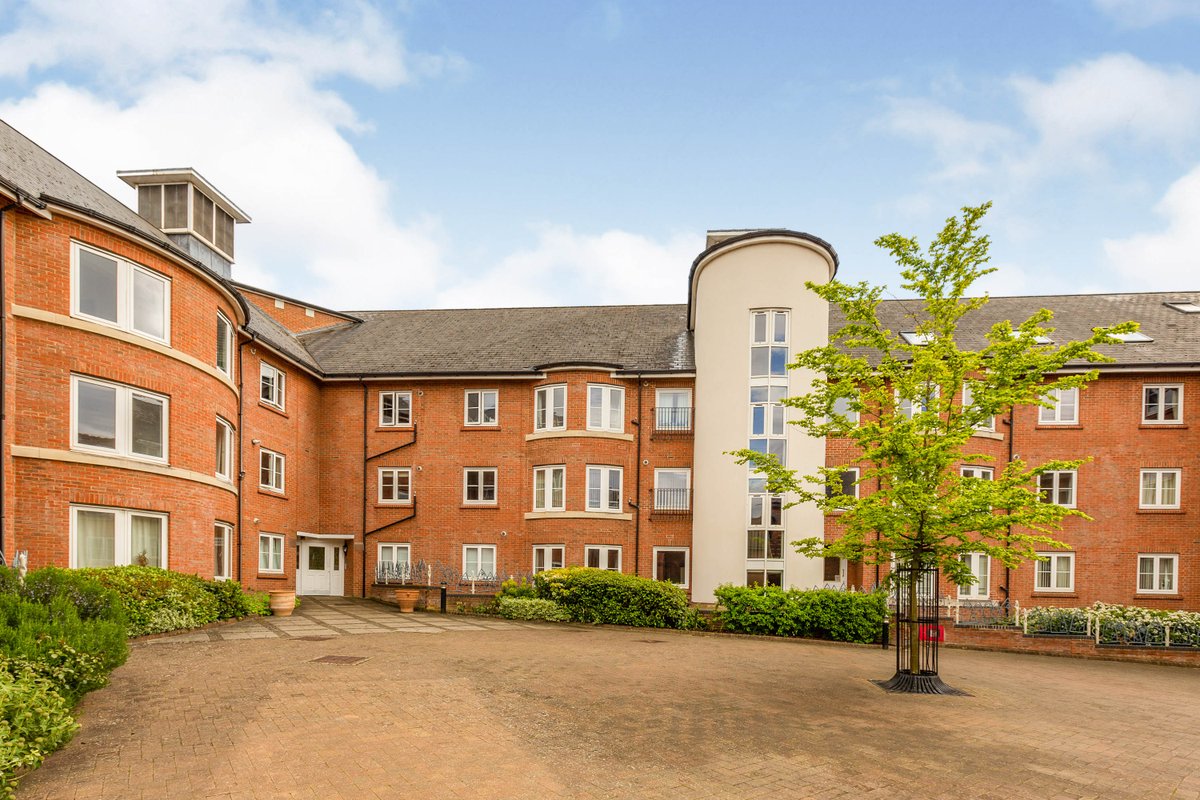 Just three weeks on the market and buyer secured #MagicMonday #Apartments #underoffer