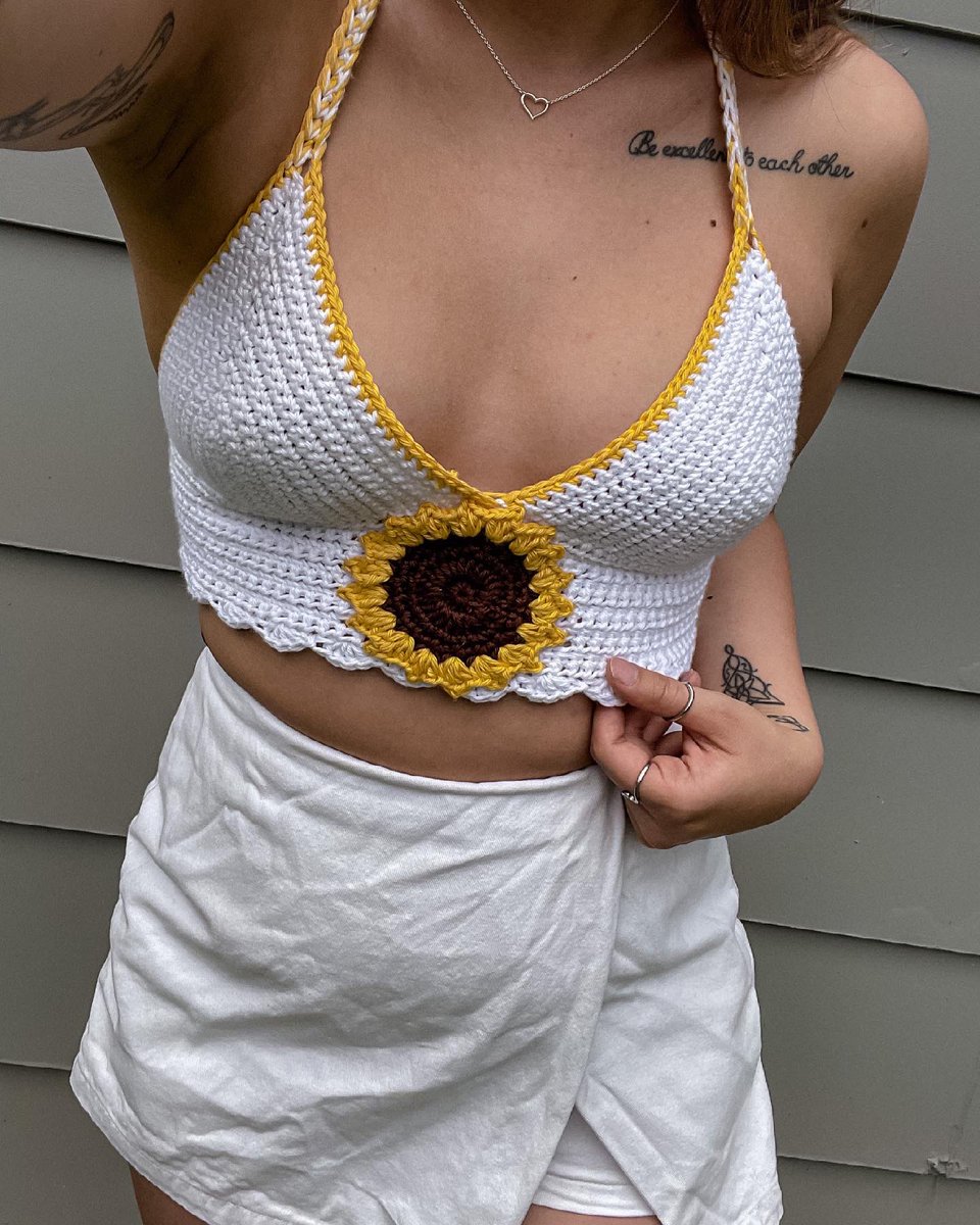 amthystart's tweet image. okay but what if I made one for every flower… custom floral crops now available!