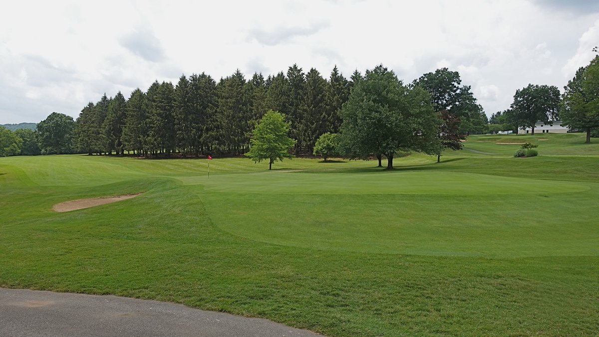 jwbausch's tweet photo. If you haven't played Schuylkill CC (Orwigsburg, PA) and get an invite, I'd encourage you to see this awesome course. It opened in 1921 w/ 9 holes by WPJr, then in 1945 a second 9 by DRoss. Tweaks since by RPrichard.

Photo album:

https://t.co/zFHCF4TLF9

Select pics from visit: https://t.co/ihGWnj2k4Y
