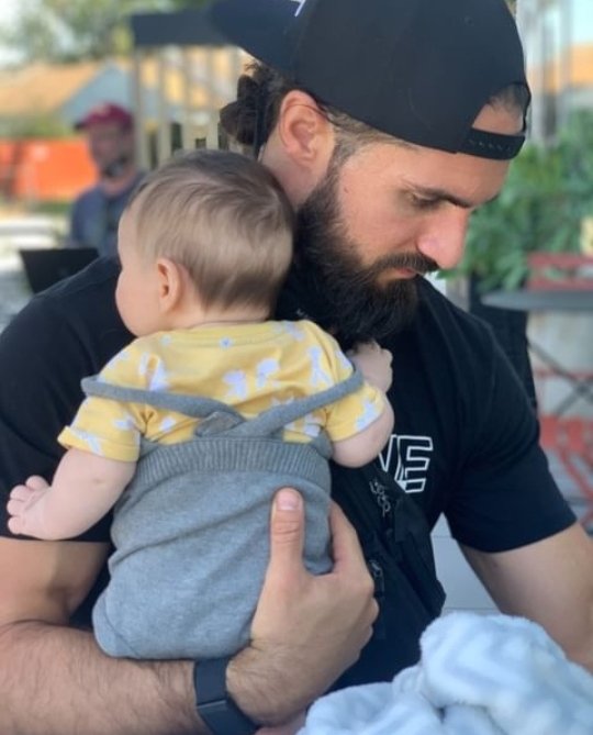 yummyKail's tweet photo. Hey @WWERollins and @BeckyLynchWWE ,, I wanna see you two with your little girl in a single frame 😢😢 https://t.co/H30L0je5fE