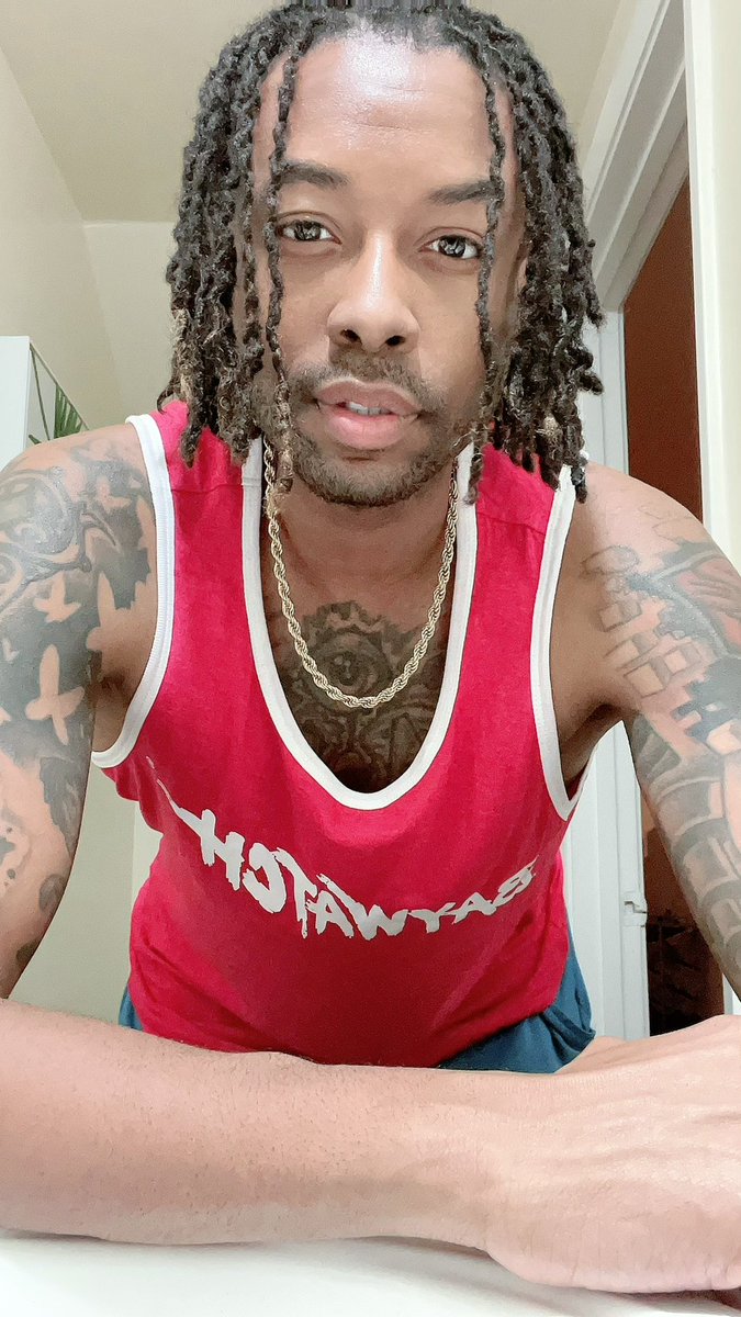 michaeljonvier's tweet photo. (Swipe left) #HappyMonday! A work in progress, a labor of love, a hero in the making, the light of a movement—#AtAnySize I’ll be my own #ManCrushMonday 😌🤎
——
#Selfie #MondaySelfie #MCM #MCE #ManCrushEveryday #selflove #bodypositivity #heymikeyatl #MichaelJonvier https://t.co/hfic5PmowP