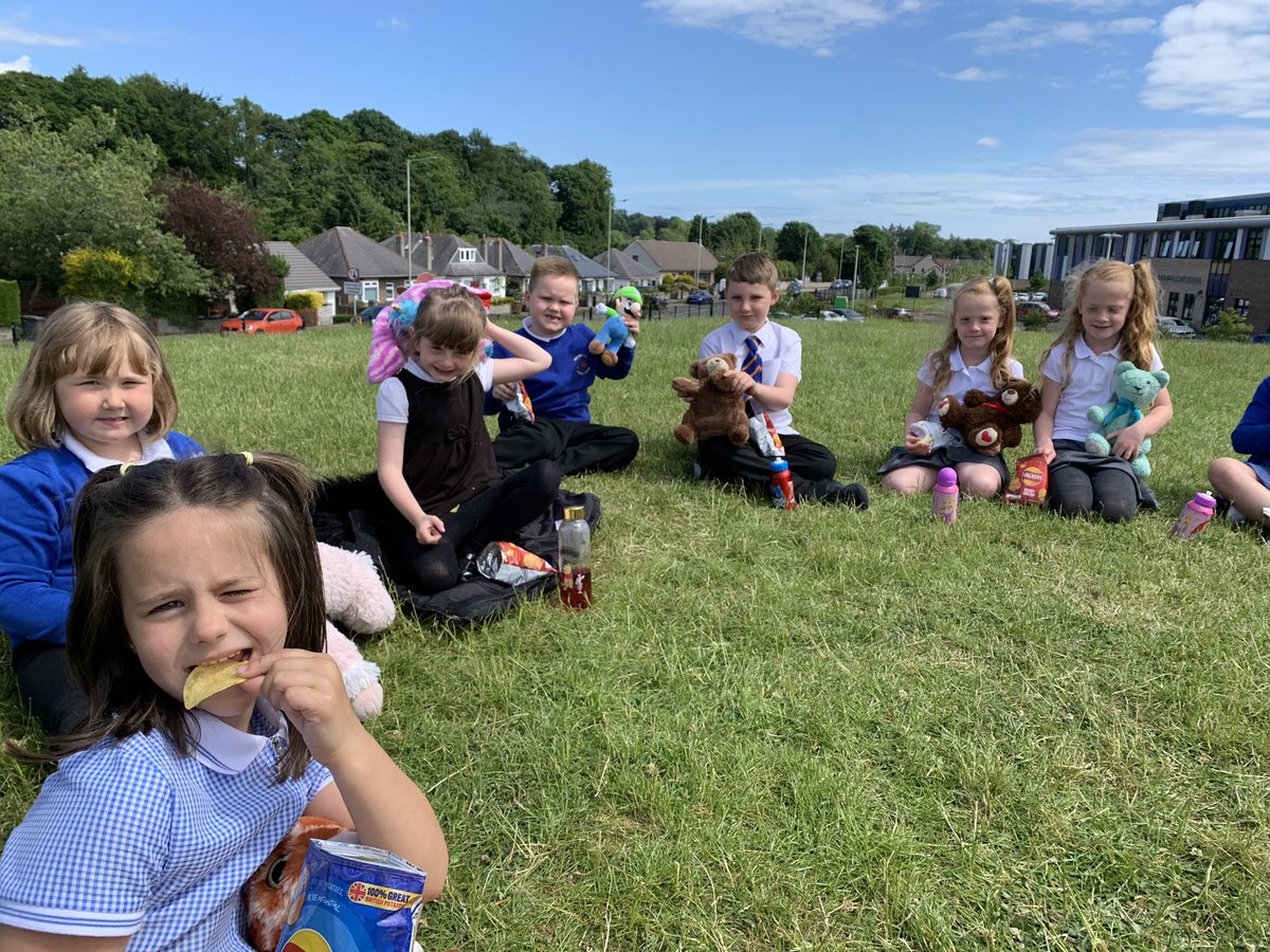 SidlawViewPS's tweet photo. #svp2 loved their marble jar award. What a lovely day for a teddy bear picnic. 😊🧸 https://t.co/JUOSFIgboB