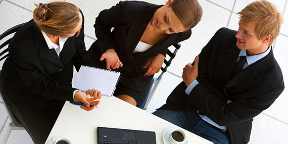 Компания ит специалистов. Аутсорсинг. Ит-аутсорсинг. Аутсорсинг картинки. Информационные технологии в бизнесе.