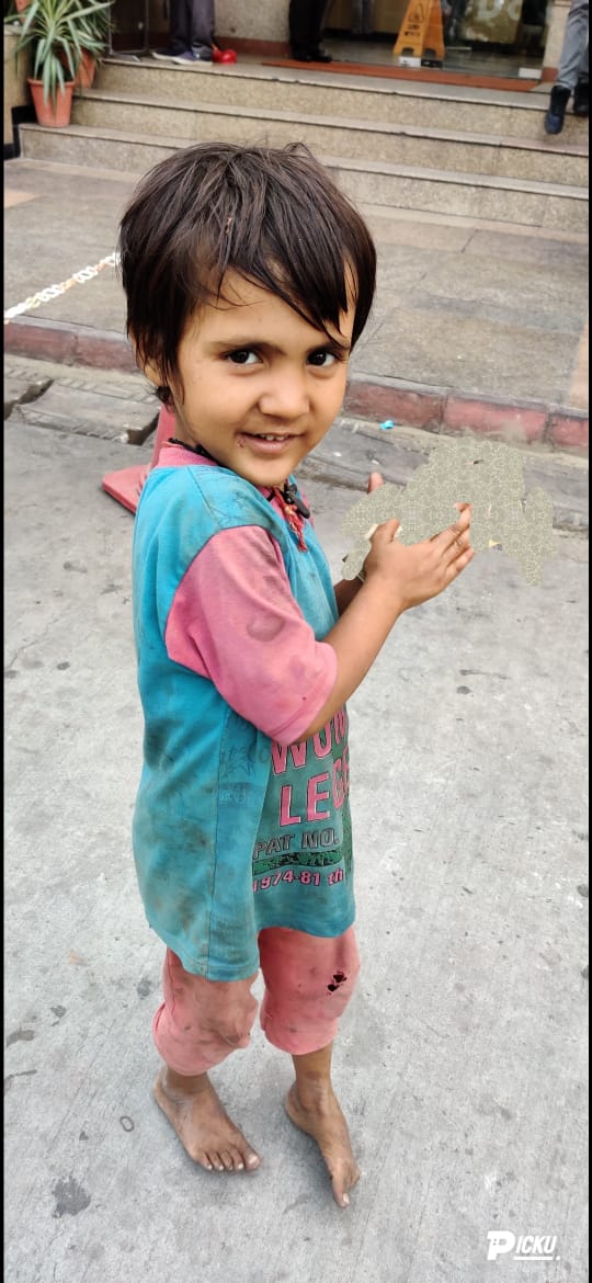 PravahaZ's tweet photo. Pravaha is striving hard to connect its interns with social https://t.co/9p6gh3eAy8 Ananya Singh frm Jodhpur did a great job.
She distributed biscuit packets to the  children 🎉😍
The obj of our program is to inculcate compassion and benevolence in the hearts of the youth. https://t.co/sN6GxMgPaP