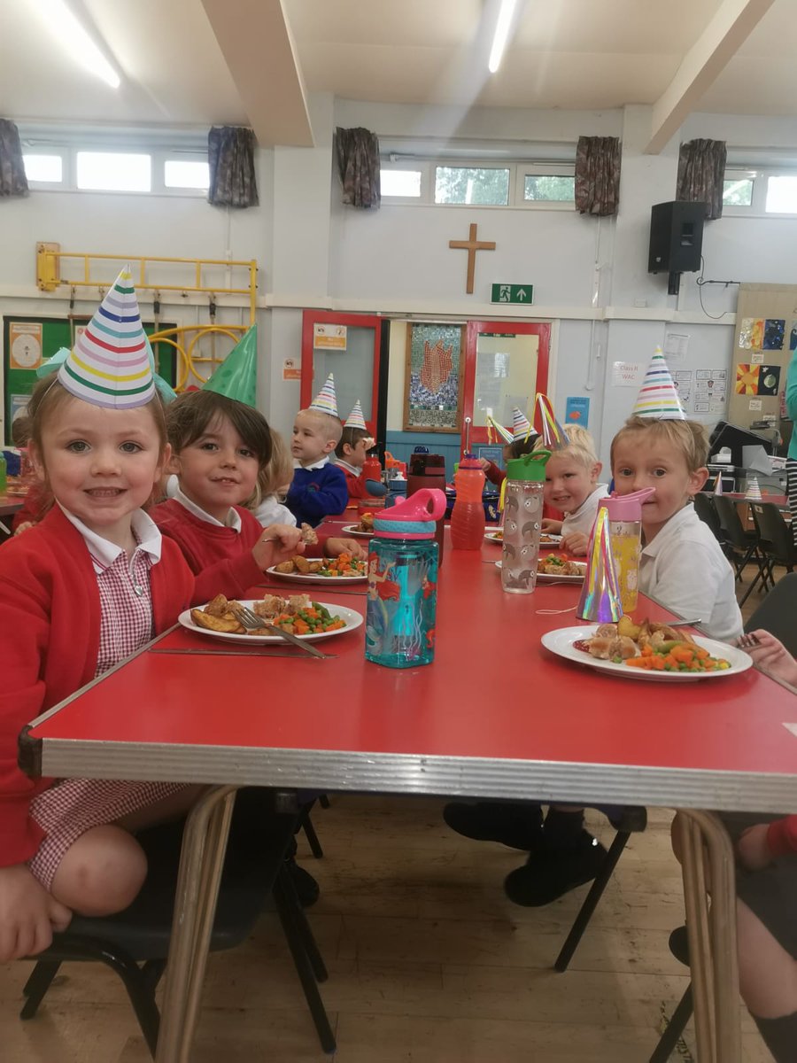 eats_Vertas's tweet photo. Happy #SuffolkDay to all our #eats schools around Suffolk! 
Here's Stonham Aspal Primary School enjoying a special summer celebration lunch.

#SuffolkDay2021 #Suffolk https://t.co/rKHumz3K9z