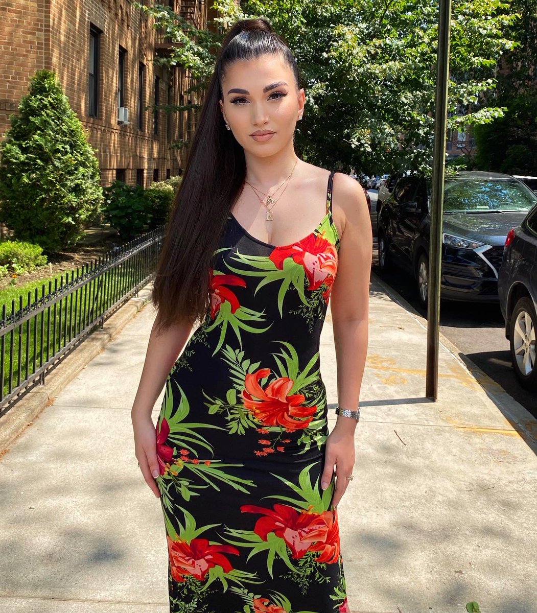 IAmENISA's tweet photo. You won’t see me posting a bikini pic but you will see me posting in a sun dress all summer ☀️😂 https://t.co/oItZygeqbT