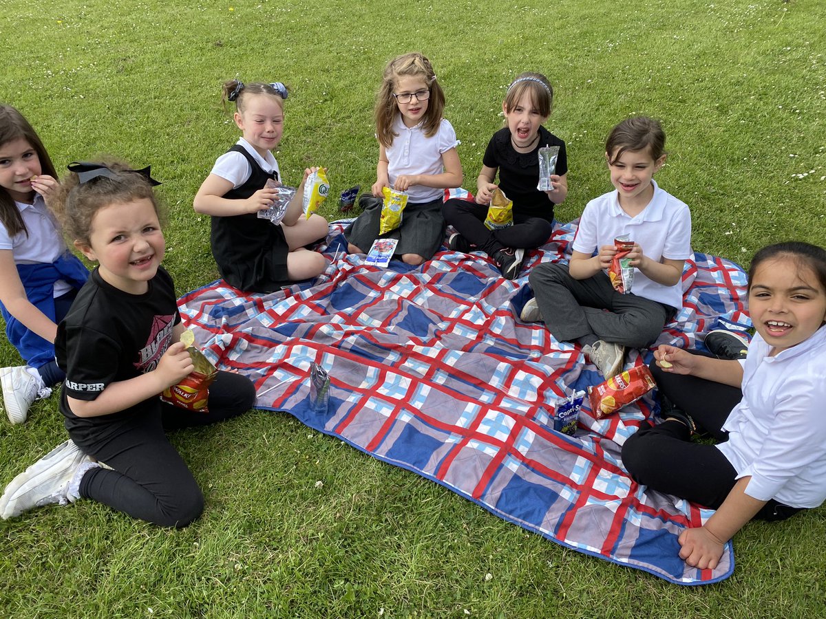 MissRenwickBPS's tweet photo. We loved our P2 class picnic today! We had some yummy snacks, funky tunes and lots of fun times with our friends 🥳🍿☀️ https://t.co/VFmmavyAgm