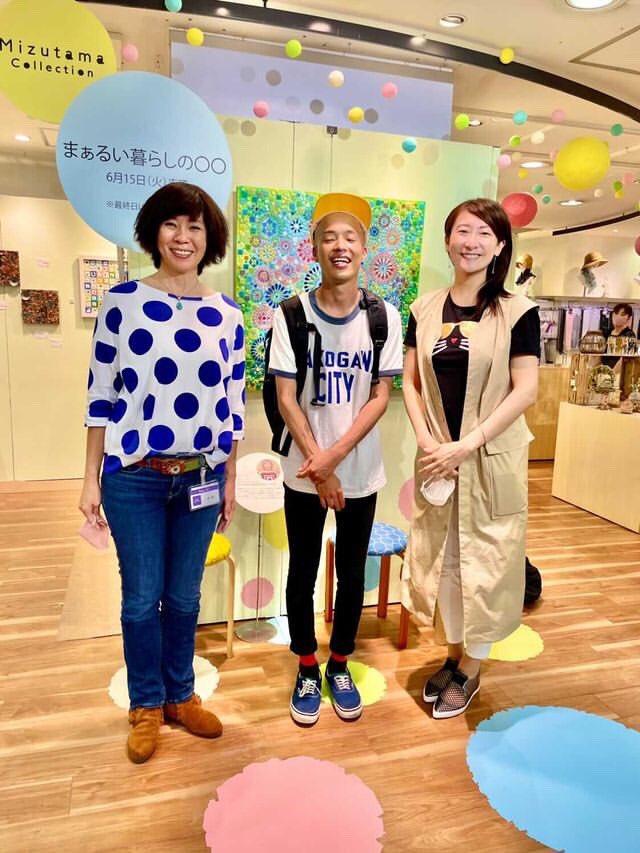 the_caves_'s tweet photo. 神戸阪急さん 9F にて

the caves Tシャツ 販売してます

2020/6/22 17:00まで 

ともだちに なった 

中村ジュンコさんと

阪急さん スタッフ

吉田さんと パシャり 🌟 https://t.co/xk1ZB6cEM0