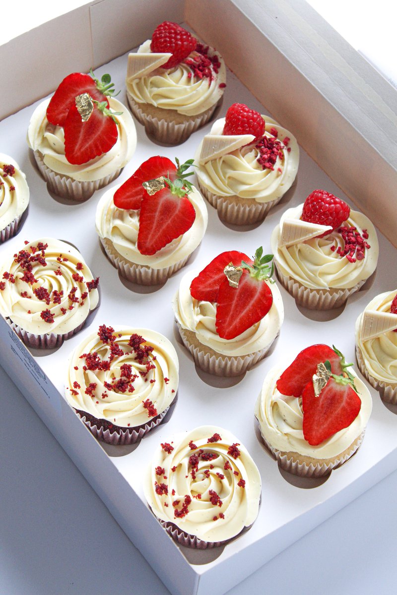 heywood_l's tweet photo. Vegan cupcake box🧁🌱
~Raspberry &amp; White Chocolate 
~Strawberry &amp; Vanilla 
~Red Velvet https://t.co/h2OyF5F9X4