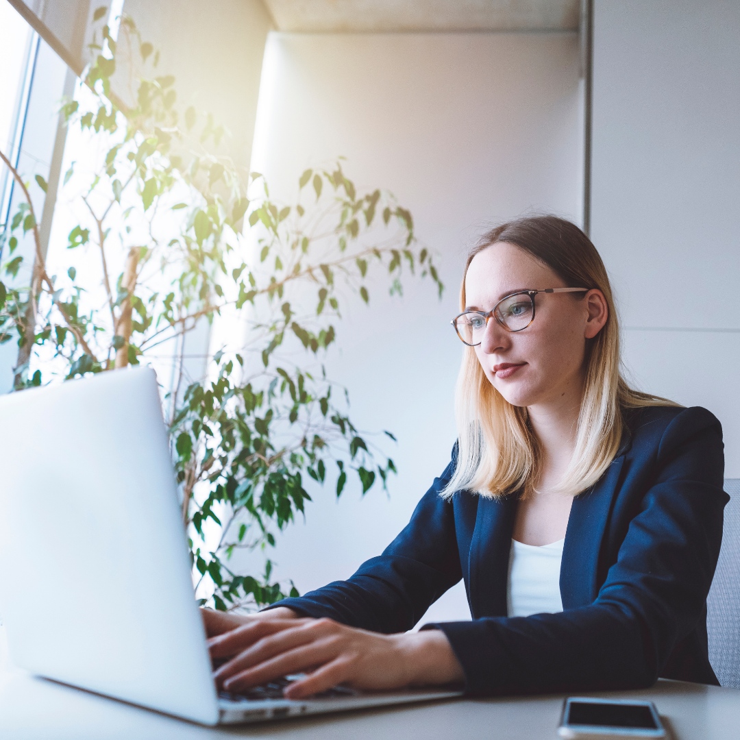 Are you new to the professional world? Here are a few tips to set yourself up for career success! 

👏  Play the long game. 
👏  Compete with yourself. 
👏  Listen to your intuition. 
👏  Ask for help. 
👏  Don't let fear be your guide.

You've got this!