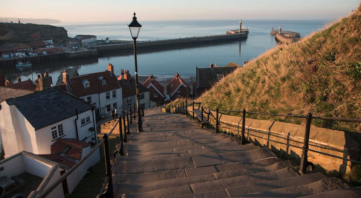 CaedmonHomes's tweet photo. How beautiful is the seaside town of #whitby? 😍 🏖️

Sandy beaches, quirky cafes, Abbey ruins and we can't forget the fish and chips! Our Spa Well Court development has all of this right on its doorstep > https://t.co/F7XwJ1AS4u

#coastalliving #yorkshirecoast #newbuild https://t.co/23R1kyDwMf