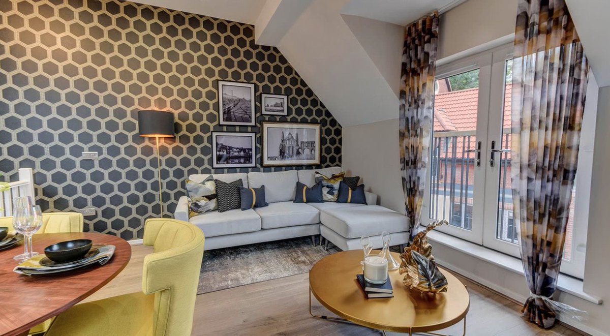 CaedmonHomes's tweet photo. How beautiful is the seaside town of #whitby? 😍 🏖️

Sandy beaches, quirky cafes, Abbey ruins and we can't forget the fish and chips! Our Spa Well Court development has all of this right on its doorstep > https://t.co/F7XwJ1AS4u

#coastalliving #yorkshirecoast #newbuild https://t.co/23R1kyDwMf