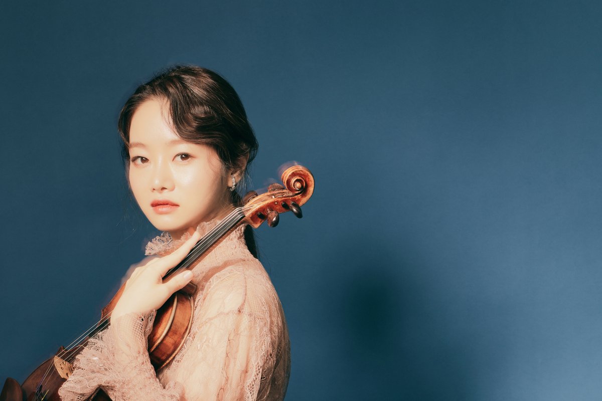 IDAGIO meets ... Bomsori Kim. We talk to the South Korean violinist <a href="/BomsoriKim/">Bomsori</a> about her new <a href="/DGclassics/">Deutsche Grammophon (DG)</a> album, inspired by her love of opera and ballet. Read the interview on the IDAGIO magazine. 

🔗idagio.onelink.me/0uza/a83ae5db
