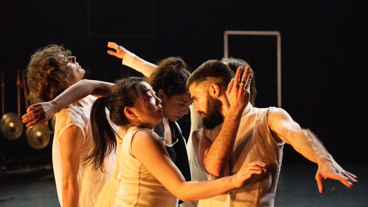 DANSEN, DANSEN: zaterdag geen vijftig maar 225 kaarten voor @LeineRoebana ; onze laatste dansvoorstelling van het seizoen. Dus jij kan er nog bij! 
theaterstilburg.nl/evenementen/36…