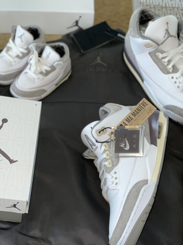 skabal21's tweet image. #AMM3 Size 12.5W/11M DS $460 grab with jacket (Large) both for $600 shipped

@SellKicksSunday pls rt