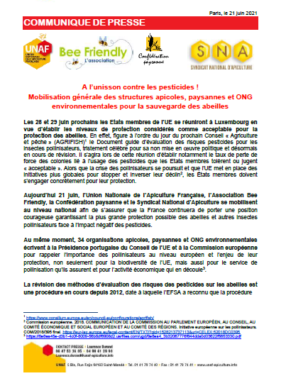 UNAFapiculture's tweet photo. 📢 Les méthodes d'évalua° des #pesticides sur les #abeilles, obsolètes, vont être révisées au niveau 🇪🇺 : l'@UNAFapiculture se mobilise avec les syndicats #apicoles et ONG au niveau 🇫🇷 et 🇪🇺 pour l'adop° de normes strictes
👉https://t.co/e31HC13Zij 
👉https://t.co/E8pIFzCwUe https://t.co/Jmu2wli8Qo
