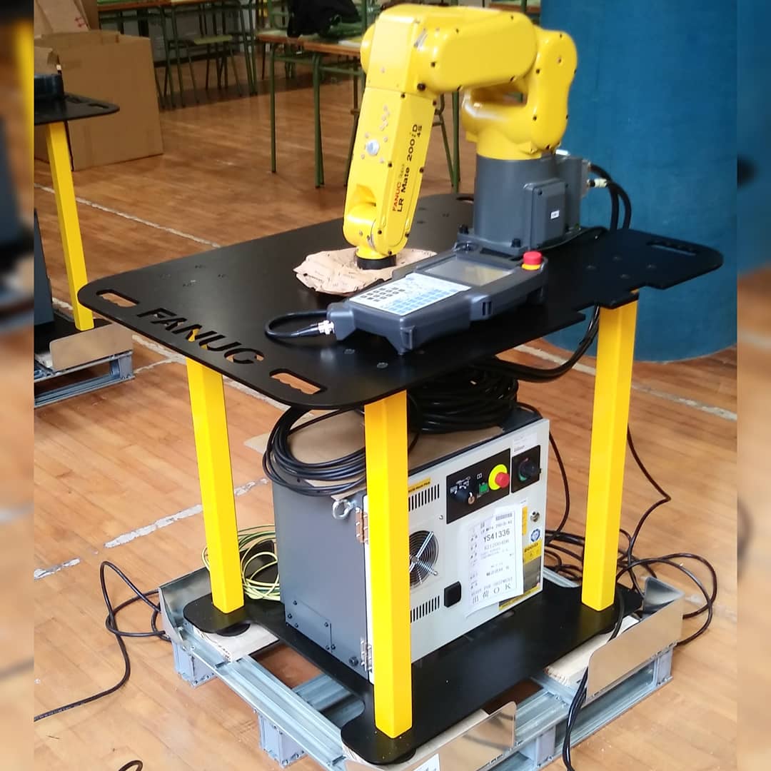 IESElCabanyal's tweet image. El dpto de electrónica del IES El Cabanyal ha recibido de la Conselleria d' Educació, como dotación, un Robot Industrial con visión artificial LR Mate 200iD/4S y su formación en #RoboGuide por parte de @FanucIberia
@gvaEducacio
#FP #DescubreLaFP #YoCreoEnLaFP #LaFPTieneFuturo