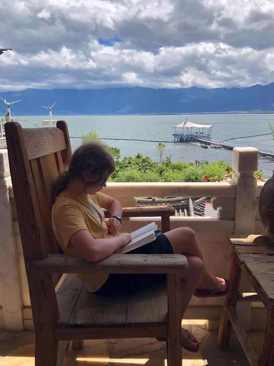 kimbrap's tweet photo. Hooray for reading. #kidscaughtreading #ReadingintheWild #letthemread https://t.co/3VXnI8DfuP