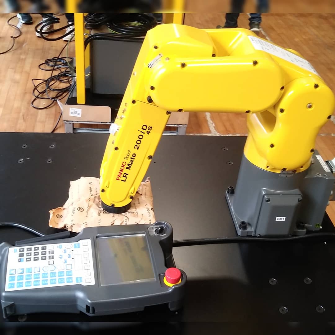 IESElCabanyal's tweet image. El dpto de electrónica del IES El Cabanyal ha recibido de la Conselleria d' Educació, como dotación, un Robot Industrial con visión artificial LR Mate 200iD/4S y su formación en #RoboGuide por parte de @FanucIberia
@gvaEducacio
#FP #DescubreLaFP #YoCreoEnLaFP #LaFPTieneFuturo