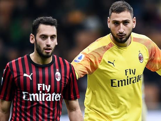 No más drama, Calhanoglu al Inter, Donnarumma al PSG‼️

Se acabaron (por fin), las novelas de renovación de este verano en el Milan. De acuerdo a @skysports tanto 🇹🇷 Hakan Calhanoglu como 🇮🇹 Gianluigi Donnarumma han acordado contrato con el Inter y el PSG respectivamente.