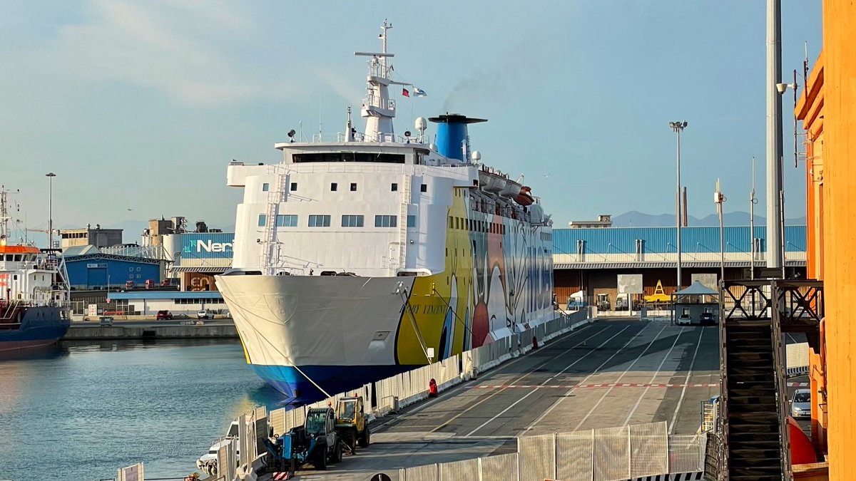 AndreasWiede's tweet photo. A quiet crossing on board the elderly, yet very charming #MobyLines ferry Moby Vincent from #Livorno 🇮🇹 to #Bastia 🇫🇷. https://t.co/Xo8Fx2EP7M