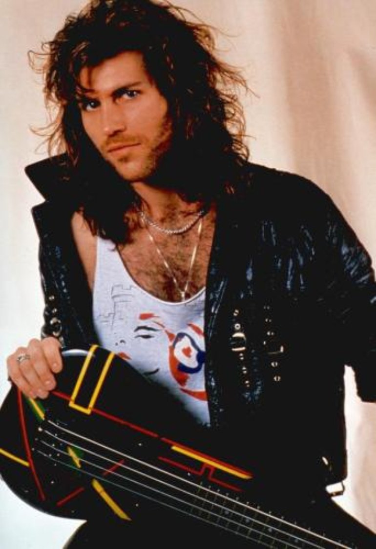 Happy Birthday to Kip Winger (Winger). He turns 60 today. 