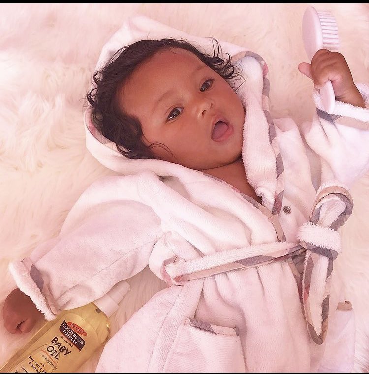 SOMEBODY thinks she can apparently get ready for the day on her own. @HoneyBey81