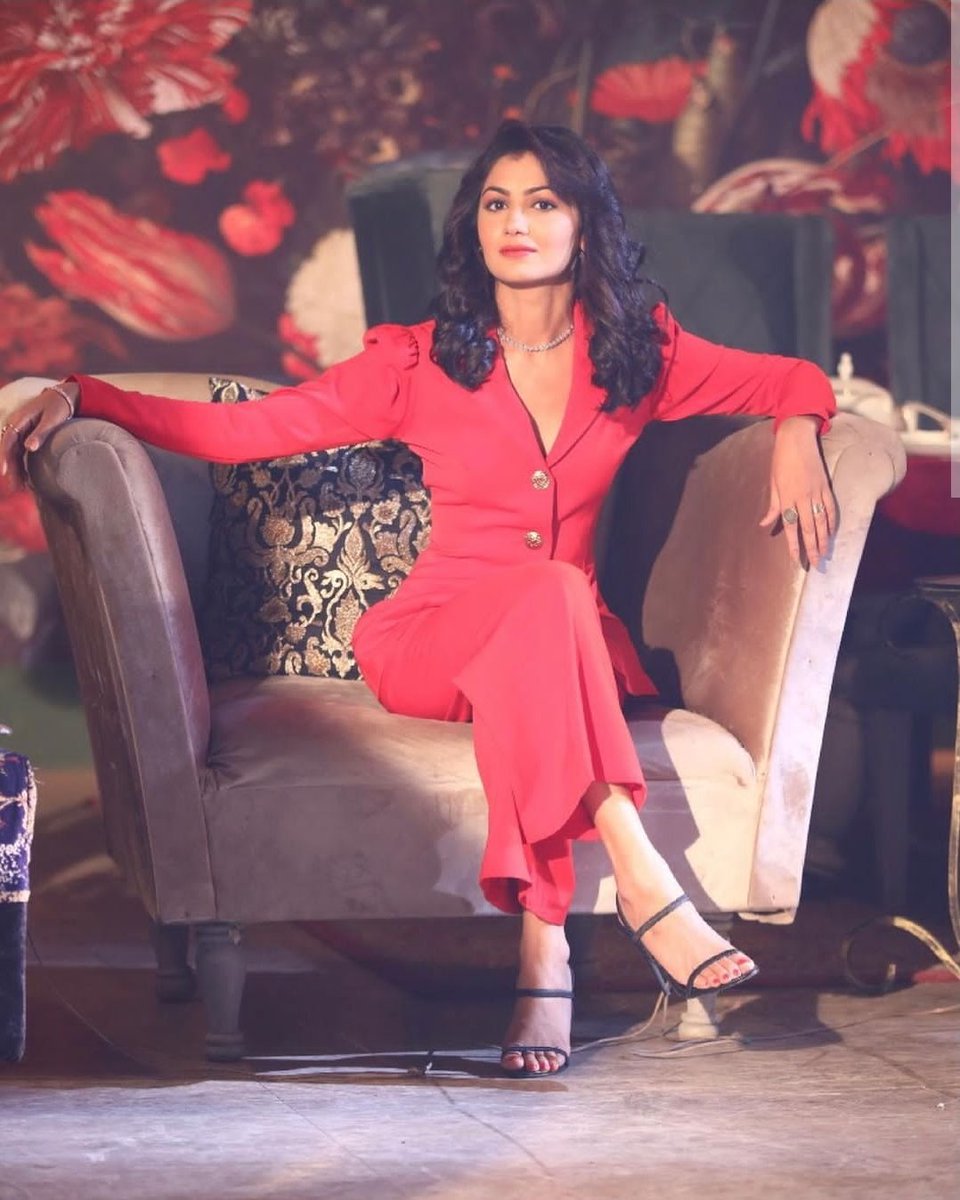 itis_hayaaaa's tweet photo. She finally gets what she deserved after almost after 7.2 yrs .... Imma cry 😭😭😭😭........ 
SLAYING ITT LIKE A QUEEN 💥💥
#sritijha #kumkumbhagya https://t.co/l1JuUtMMQX
