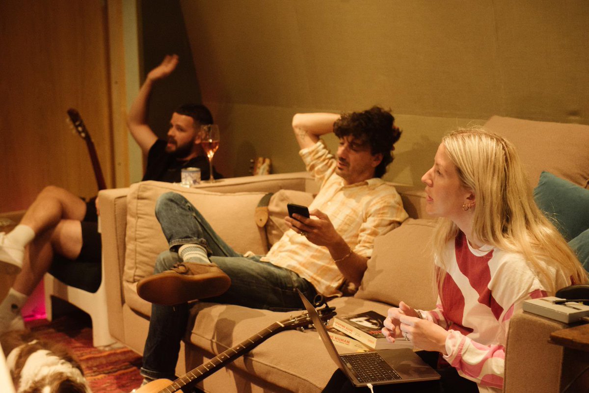 Ellie Goulding tweet media