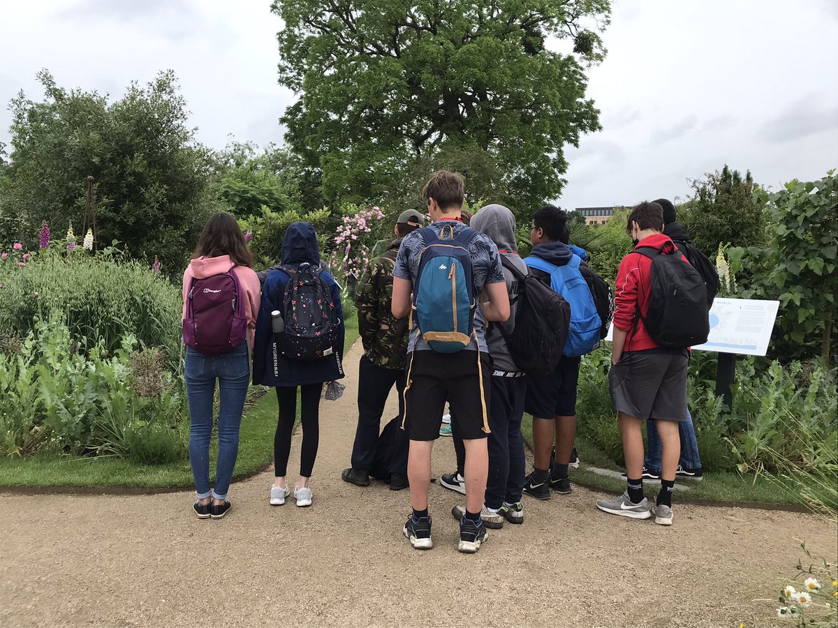 Cherwell_Sci's tweet photo. Year 10 Science enrichment trip to the Meat the Future exhibition at OUMNH @morethanadodo & the University Botanic Gardens to debate issues of sustainable food production & the role of plants in ensuring future food security #foodsecurity #Sustainability https://t.co/5oI0Qg2YFY