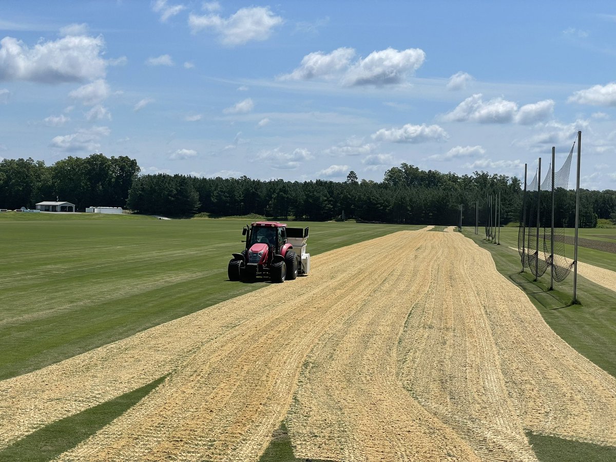 ITACTURF's tweet photo. Aeration and Top Dressing for a couple of days on this 20 acre complex. #ITACTURF https://t.co/XZnUcjPbCf