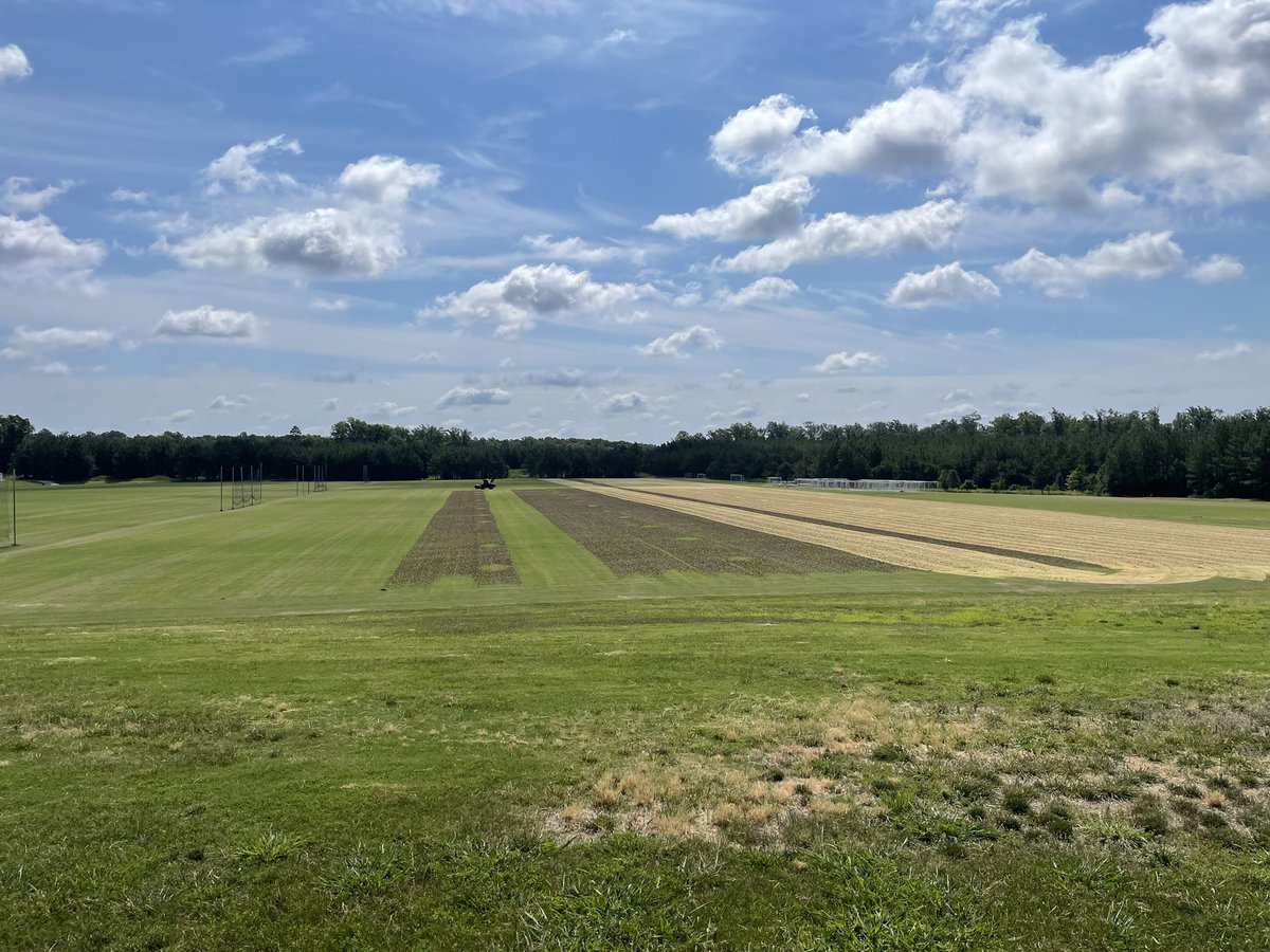 ITACTURF's tweet photo. Aeration and Top Dressing for a couple of days on this 20 acre complex. #ITACTURF https://t.co/XZnUcjPbCf