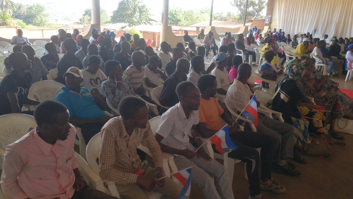 Le Président du Parti #CDP M. <a href="/AnicetNiyonkur1/">Anicet Niyonkuru</a> accompagné du S.G du Parti, était en réunion ce dimanche 20/6/2021 avec les comités communaux de <a href="/Gitega/">Province Gitega</a> pr évaluer ensemble le pas franchi après une année que le <a href="/GeneralNeva/">SE Evariste Ndayishimiye</a> est aux commandes de l'Etat #Burundi-ais.1/n <a href="/NtareHouse/">Ntare Rushatsi House</a>