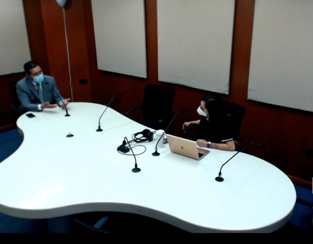 PodJudPue's tweet photo. #FelizLunes 🙌 Estamos #EnVivo en #DeLaManoConLaJusticia platicando con el abogado Abelardo Gil Martínez, Juez de Oralidad Penal y Ejecución de la región de Tehuacán, sobre el Principio de Inmediación.
https://t.co/XMwDXbmFaj https://t.co/UbTHyw7nyR
