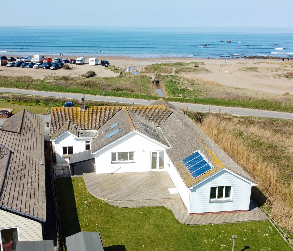 CornwallLetting's tweet image. House on the beach front in Bude, sleeping up to 10. Availability from September: selectcornwall.co.uk/accommodation/…