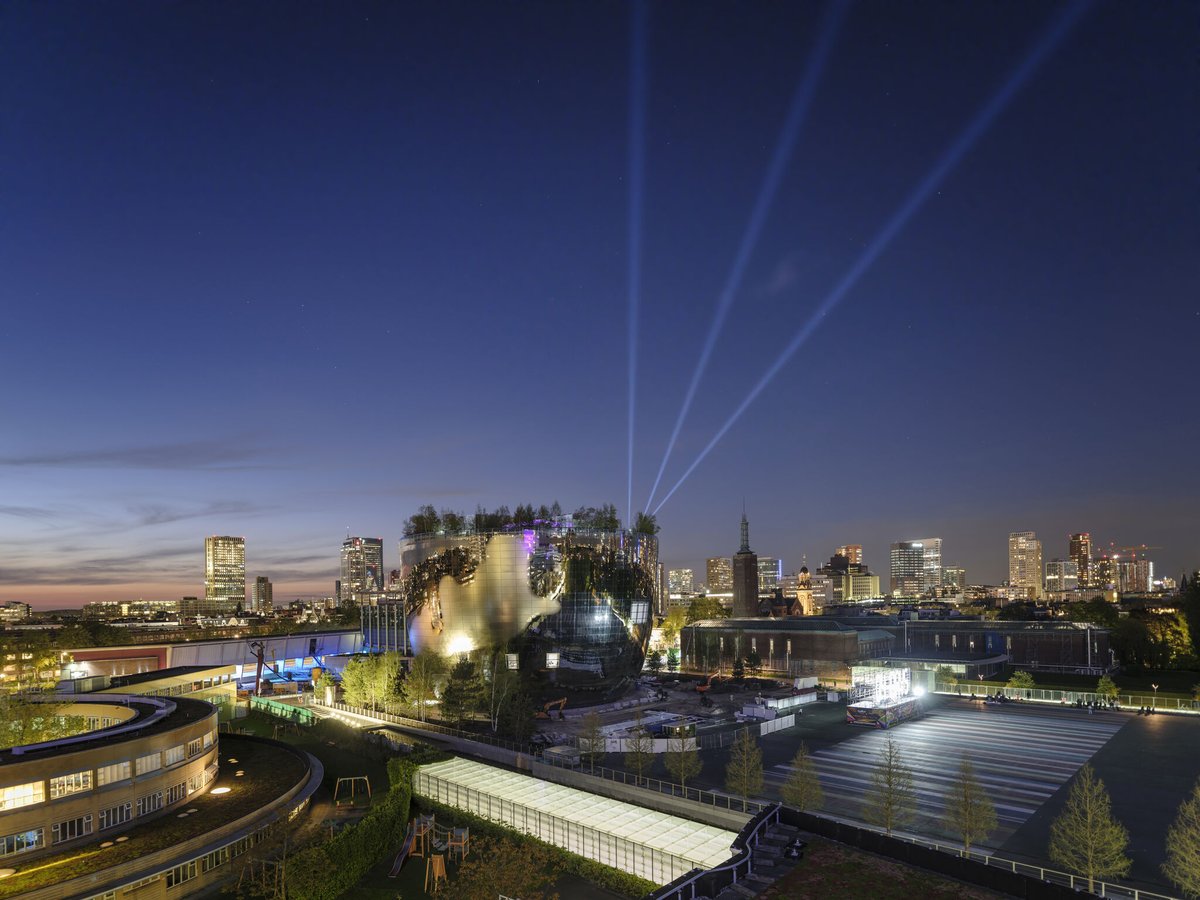ClayPakyNews's tweet image. During the @Eurovision, the #ErasmusBridge was given ‘virtual wings’ to open up to the future again. AH Event Facilities used the #SharpyPlusAqua for this project, together with the #SharpyPlus
Concept: Mothership
Photo: Ossip van Duivenbode / Wiebe Plantenga
@AEDgroup #Claypaky