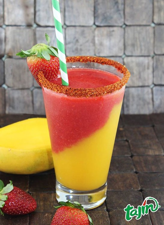 TajinUSA's tweet photo. Happy Smoothie Day! 🥭🍓🥤
Make your #Summer Smoothies #MoreBueno.
Rim a glass in Tajin Chamoy Hot Sauce and then in Tajin Seasoning.🌶
Strawberry Mango Smoothie recipe: https://t.co/U8tTk6lFPL
#TajinIt #SmoothieDay #ÉchaleTajín #MangoMonth #Summerishere #SummerRecipes https://t.co/dz0V2Gt9zy