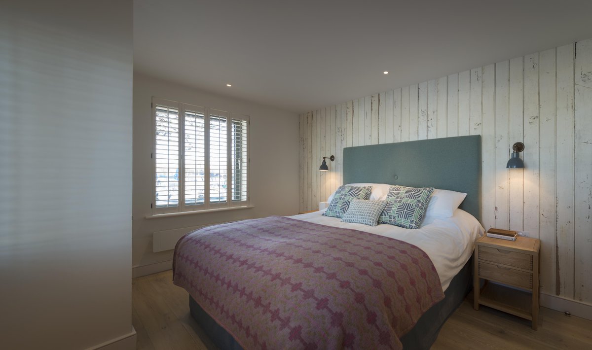 thesalterns's tweet photo. The very beautiful apartment No5, has sudden availability from the 7th - 14th August 21. Offering panoramic views across the marina, a private entrance and generously equipped ‘cook’s’ kitchen. https://t.co/A10Y6iV0n5 https://t.co/MleWJTwens