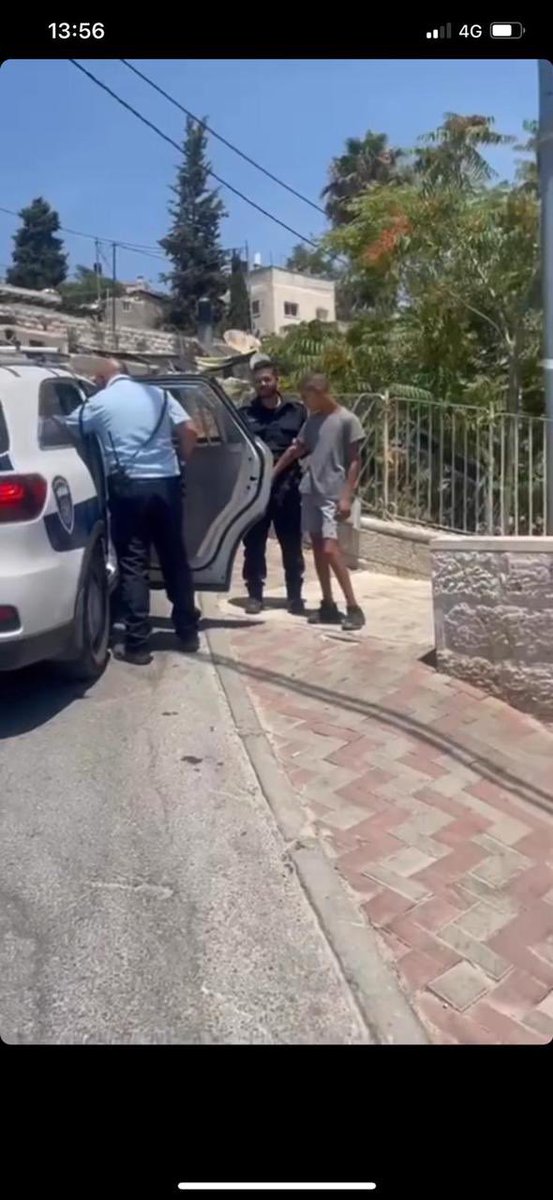 UPALDC's tweet image. نُعتقل لأننا ندافع عن أطفالنا!
هذه الطفلة الجميلة كانت تلعب في حي الشيخ جراح كعادتها كل يوم قبل أن يقوم مستوطن متطرف برشها مع صديقاتها الثلاث الأخريات بغاز الفلفل الحارق. وبدل انقاذها، اعتقلت قوات الاستعمار الصهيوني شابين حاولا اسعاف الطفلات وردع المستوطنين
#انقذوا_حي_الشيخ_جراح